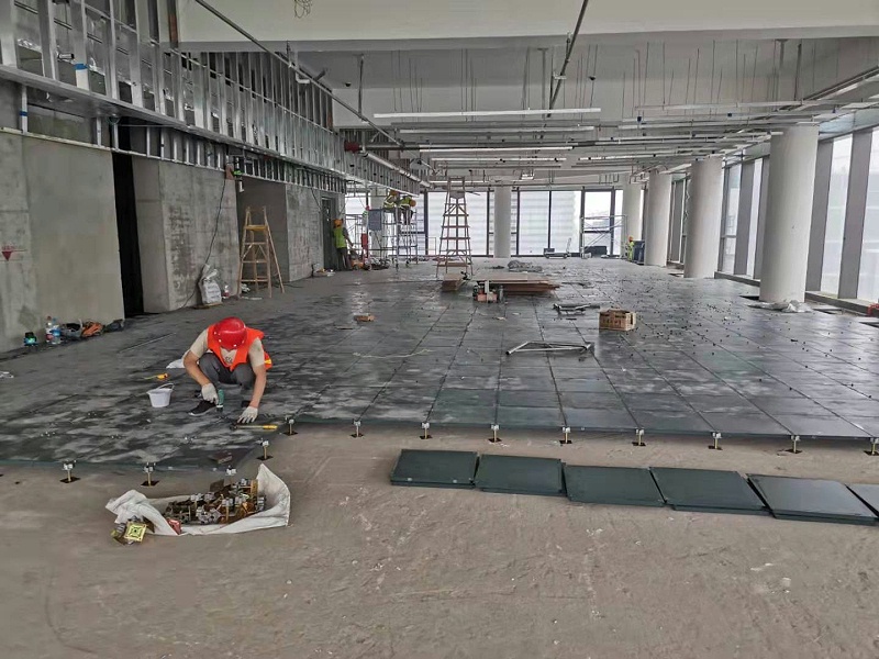 OA網(wǎng)絡(luò)地板施工現(xiàn)場(chǎng)